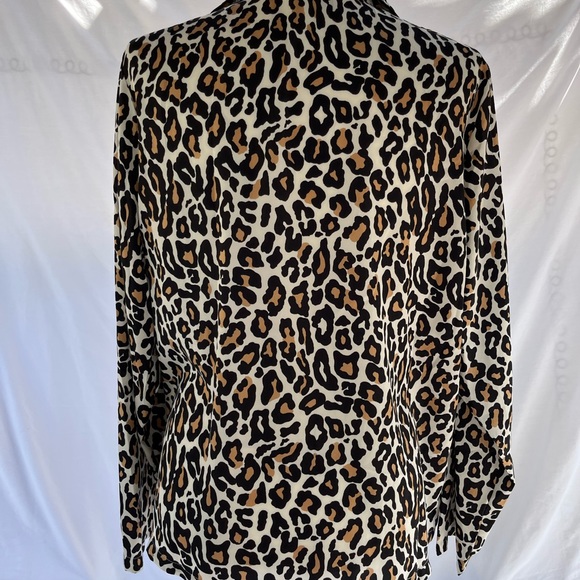 Banana Republic Leopard Button Down - Picture 5 of 7